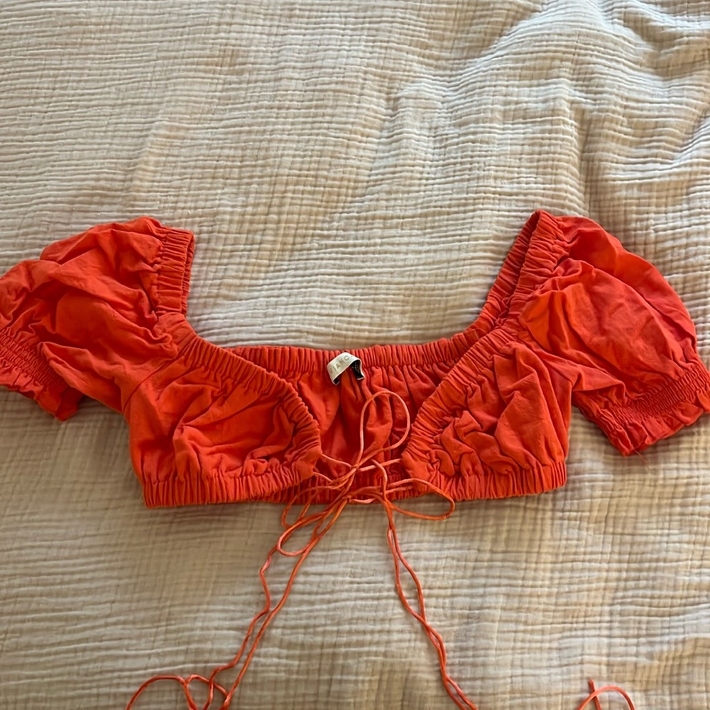 RED CROP TOP